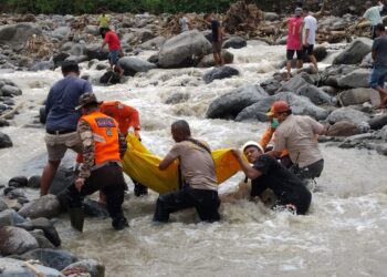 Hari Ketiga Pencarian Korban Banjir Bandang, Satu Jenazah Berhasil Dievakuasi di Aliran Sungai Kayu Tanam
