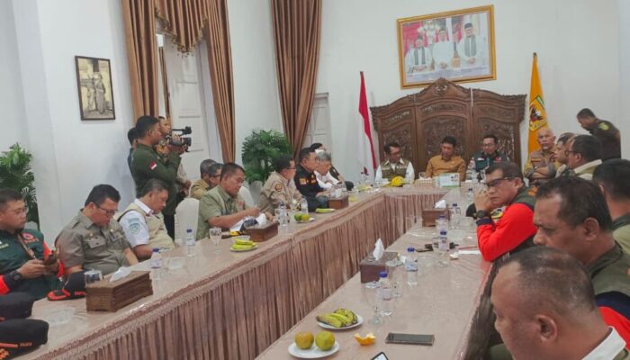 Rapat Koordinasi Bencana Bersama BNPB, Bupati Eka Sampaikan Keluhan BBM di Tanah Datar Mulai Langka