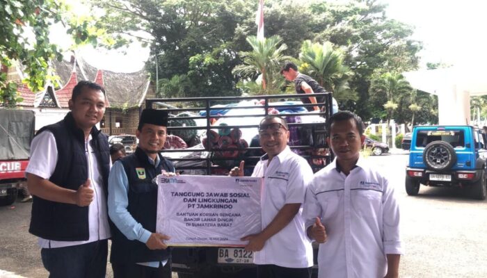 Jamkrindo Salurkan Bantuan Tanggap Darurat Bencana Banjir Lahar Dingin di Tanah Datar