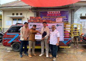 Hitay Balai Kaba Salurkan Bantuan Kemanusiaan Pada Korban Banjir Bandang Sumatera Barat