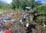 Ratusan Warga Tiga Nagari di Banuhampu, Goro Bersihkan Aliran Muaro Durian