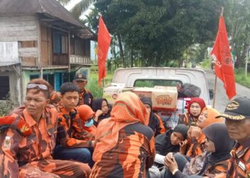 Pemuda Pancasila MPC Agam Bantu Penyintas Bencana di Bukik Batabuah