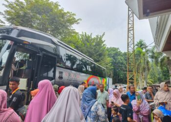 Bupati Tanah Datar Kembali Lepas 36 CJH Tambahan 2024