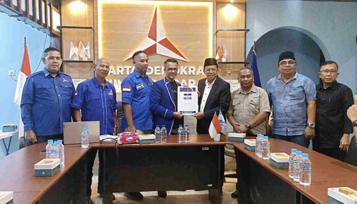 Setelah NasDem, Ganefri Serahkan Pendaftaran ke Demokrat Sumbar
