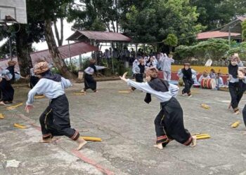 SMA Negeri 1 Junjung Sirih Lestarikan Seni Tradisi Randai