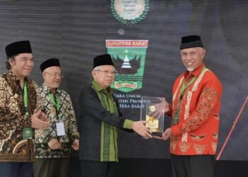 Sabet Gelar Juara Umum Anugerah Adinata Syariah 2024. Sumbar Siap Tumbuh Kembangkan Potensi Ekonomi Keuangan Syariah