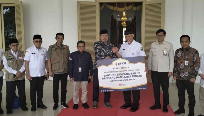 Usai Kirim Daging Kaleng, Kini BPKH Salurkan Bantuan Ratusan Juta untuk Korban Banjir Bandang