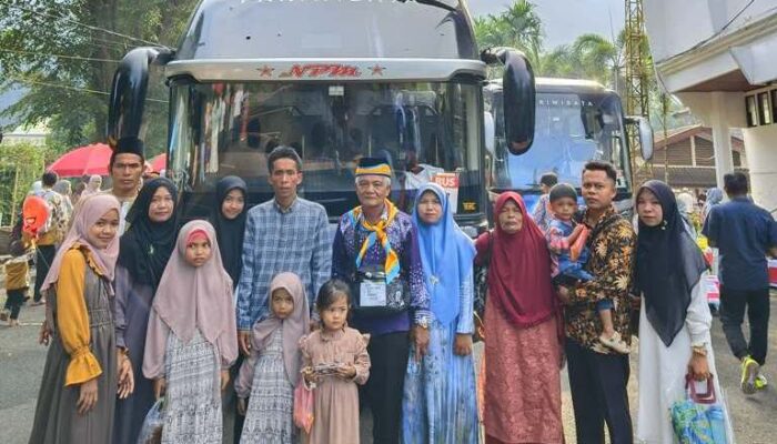 Meski Ditimpa Musibah Galodo, Dua CJH Tanah Datar Tetap Berangkat ke Tanah Suci