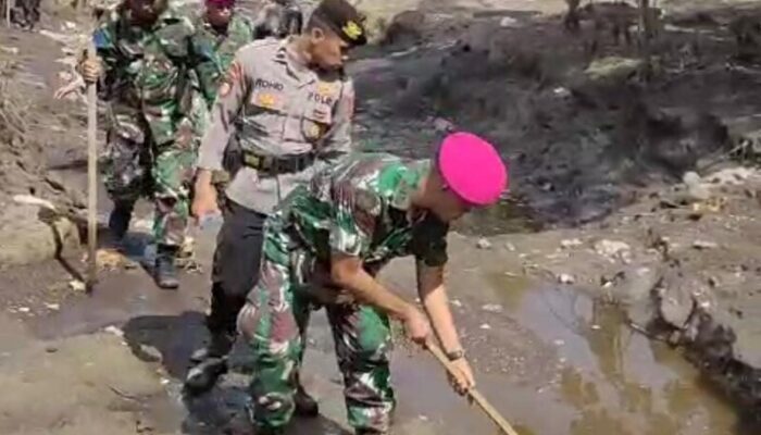 Batalyon Marinir Padang Ikut Lakukan Pencarian Korban Hanyut di Tanah Datar