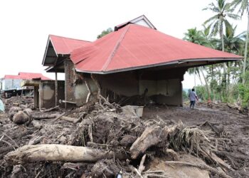Kondisi rumah hancur terdampak banjir lahar dingin di Jorong Panti, Kabupaten Tanah Datar Sumatera Barat, pada Selasa (14/5). BNPB