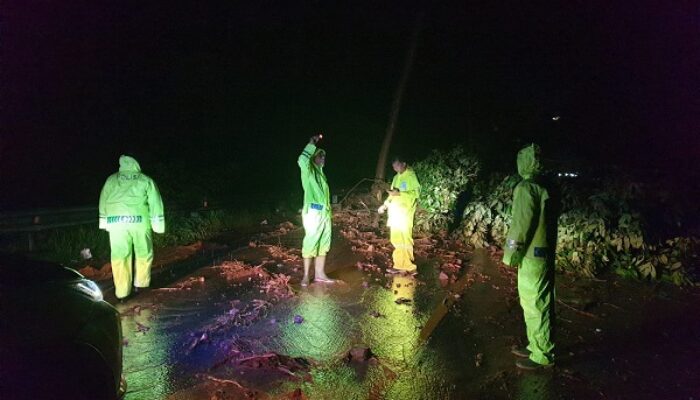 Longsor Dekat Fly Over Kelok Sambilan, Arus Sumbar-Riau Lumpuh