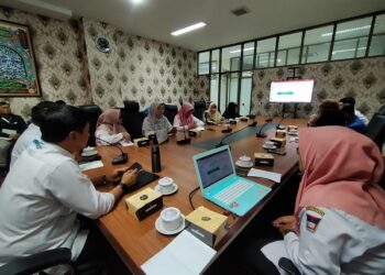 Pemerintah Kota Padang mendorong agar pelaku usaha segera mendaftarkan usahanya agar bersertifikasi halal.