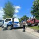 Satlantas Polres Padang Pariaman mengevakuasi truk usai kecelakaan dengan bis tranek. ALDI