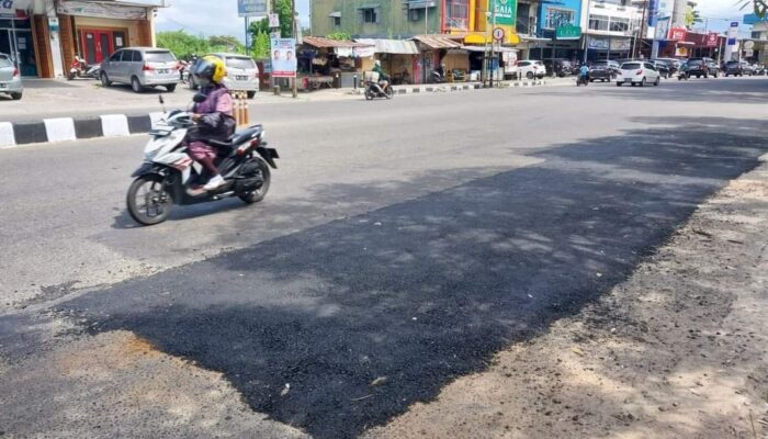 Sebanyak 35 Titik Jalan Berlobang Ditambal PUPR Padang Dalam Satu Bulan Terakhir