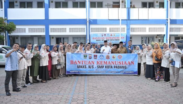 Gubernur Sumbar Lepas Penyaluran Bantuan Kemanusiaan dari MKKS N/S Kota Padang untuk Pelajar Terdampak Bencana