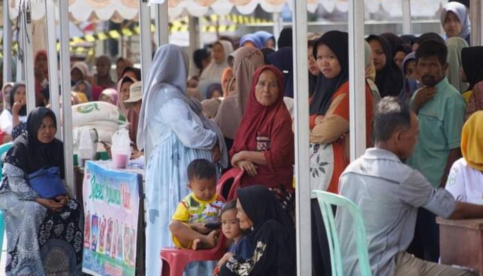 Pemkab Solsel Kembali Serahkan Bantuan Beras untuk 1.126 KPM di Kecamatan Sangir