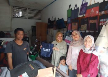Dosen Akuntansi PNP Latih Pengusaha Tas Susun Laporan Keuangan Berbasis SAK EMKM