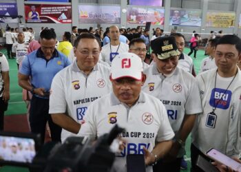 Kapolda Sumbar Irjen Pol Suharyono, secara resmi membuka iven kejuaraan Badminton "Kapolda CUP 2024" sebagai bagian dari HUT Bhayangkara