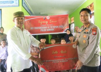 Memperingati HUT Bhayangkara ke-78, Polda Sumbar menggelar Anjangsana ke panti asuhan serta  kediaman Purnawirawan/Warakawuri Polri.
