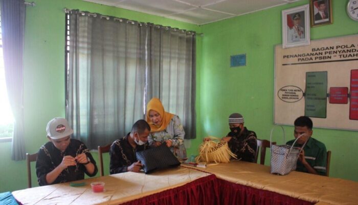 Kembangkan Inovasi Bangku Dinamika, UPTD PSBN Tuah Sakato Lahirkan Disabilitas Berjiwa Entrepreneur