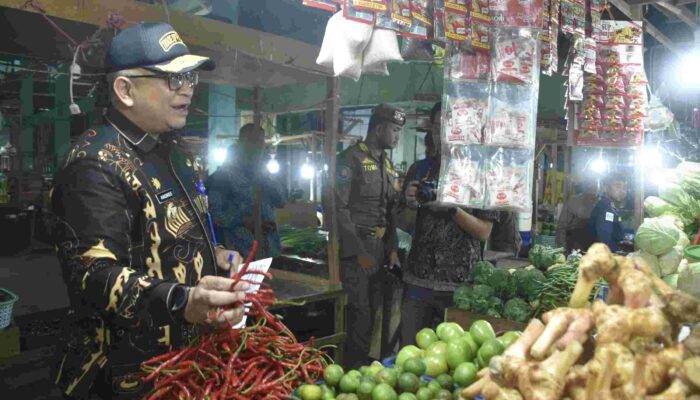 Tekan Inflasi dan Pastikan Stok Pangan, Pj Wako Sidak ke Pasar Alai dan Tanah Kongsi