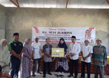 Nevi Zuairina Serahkan Bantuan Pondok Tahfiz Nurul Iman di Pasbar: Pendidikan Pondasi Utama Masa Depan Bangsa