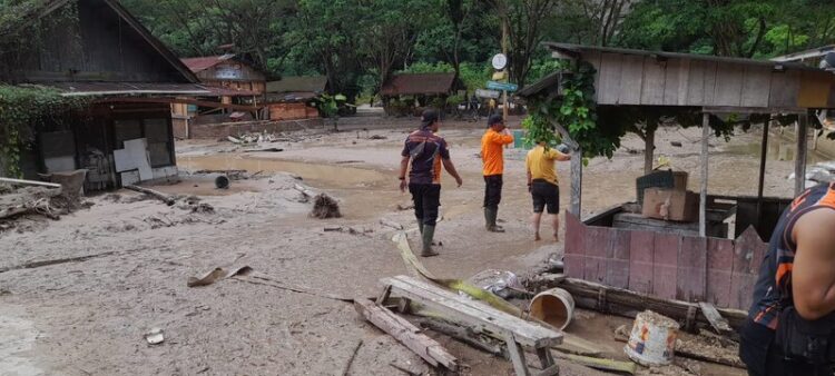 Aliran Batang Sianok meluap