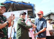 Dirut Semen Padang Serahkan Rumah Bantuan TMMD, Nelirismen: Anugerah bagi Keluarga Kami!