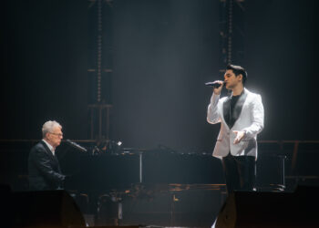 Afgan Berduet dengan Brian McKnight di Konser David Foster