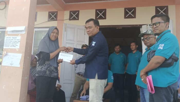 Masyarakat Profesi Penilai Indonesia Serahkan Bantuan di Sungai Jambu Tanah Datar