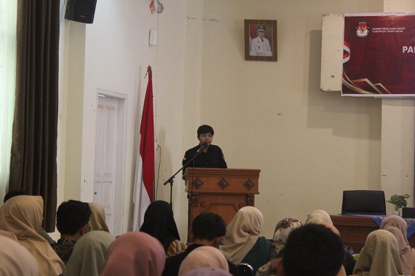 KPU Kabupaten Tanah Datar menggelar bimbingan teknis untuk PPK dan PPS untuk pelaksanaan Pilkada Tanah Datar nanti.