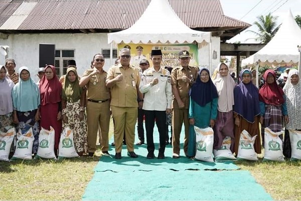 Nagari Lubuk Gadang Barat Kecamatan Sangir Kabupaten Solsel, menjadi daerah terakhir yang mendapatkan program bantuan beras.