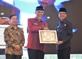 Kerja keras Bupati Limapuluh Kota Safaruddin Dt Bandaro Rajo di bidang pendidikan dan kesehatan berhasil meningkatkan capaian IPM