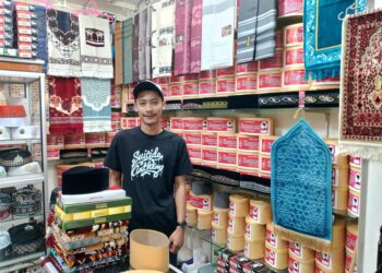 Penjualan Pakaian Muslim di Bukittinggi Sepi Pembeli