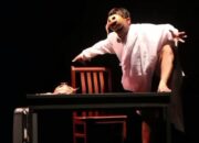 Seni Pertunjukan BA A DUT, Memanggungkan Kebohongan