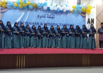 SMP IT Attin Sumbar Gelar Wisuda Angkatan Pertama