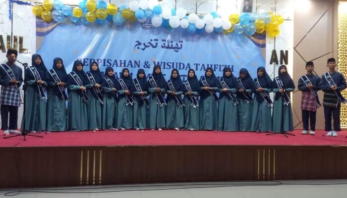 SMP IT Attin Sumbar Gelar Wisuda Angkatan Pertama