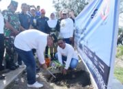 Pantai Muaro Mati Ditanami Seribu Pohon