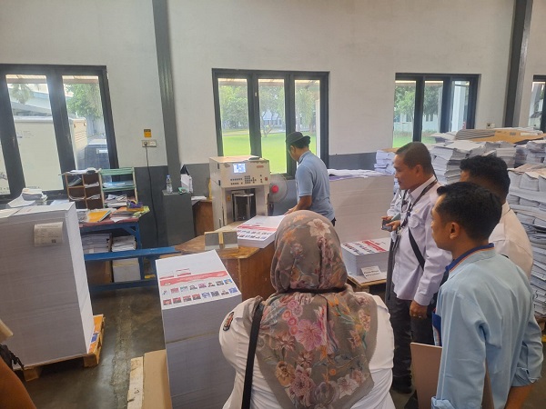 KPU Sumbar mulai mendistribusikan logistik untuk pelaksanaan pemungutan suara ulang atau PSU DPP RI yang akan digelar para 13 Juli 2024.