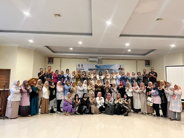 Pemerintah Kabupaten Solok Selatan atau Solsel terus berupaya untuk meningkatan mutu pelayanan di sarana kefarmasian seperti, apotek, instalasi farmasi rumah sakit, puskesmas, klinik, dan toko obat.