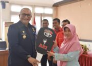Optimalkan Mobilitas PMI, Pemko Padang Serahkan Ambulans dan Motor