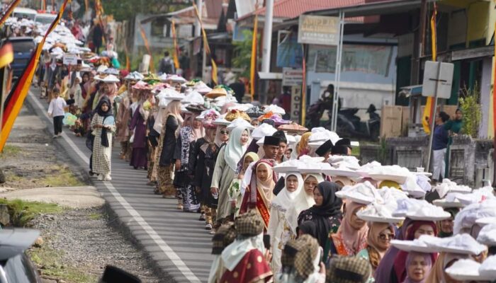 Topi Selo Bolek Godang, 1000 Lopek Kucuik Sonok Diarak Bundo Kanduang