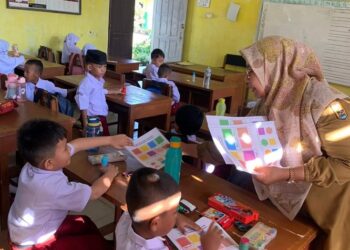 SDN 21 Kecamatan Pariaman Tengah mendatangkan psikolog untuk membantu mengenali karakter murid baru selama MPLS tahun ajaran baru.