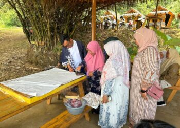 Dapat Dukungan dari Ketua Pj Dekranasda, Desainer Feymil Chang Gagas Batik Payakumbuh