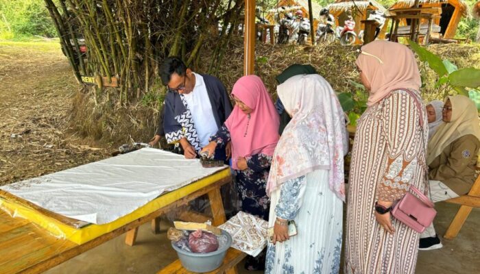 Dapat Dukungan dari Ketua Pj Dekranasda, Desainer Feymil Chang Gagas Batik Payakumbuh