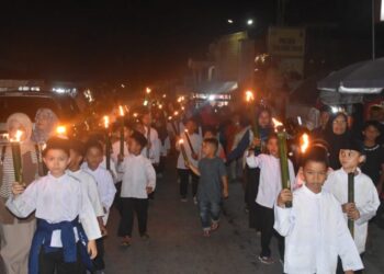 Ratusan Anak Didikan Subuh di Nagari Maninjau Ikuti Pawai Obor
