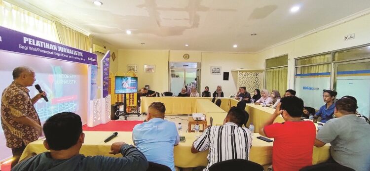 Sejumlah wali nagari dan perangkat nagari tengah mengikuti Pelatihan Jurnalistik Haluan Nagari Angkatan XII di Kantor Harian Haluan di Kompleks Lanud Sutan Sjahrir, Padang, Rabu (17/7/2024). RAMADHANA