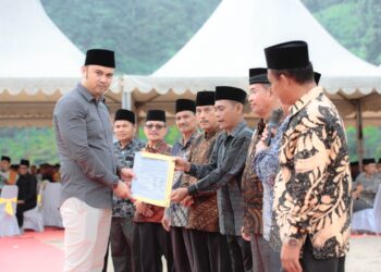 Wujudkan Rumah Ibadah Representatif, Bupati Sijunjung Letakkan Batu Pertama Pembangunan Masjid Agung Baitussalam Muaro Takuang