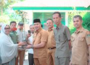 Pemkab Sijunjung Salurkan Bantuan Motor untuk Penyuluh Pertanian