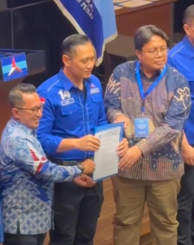 Partai Demokrat resmi mengusung Eka Putra (Demokrat) dan Ahmad Fadly (Gerindra) sebagai Calon Bupati dan Wakil Bupati di Pemilihan Kepala Daerah (Pilkada) Kabupaten Tanah Datar 2024.